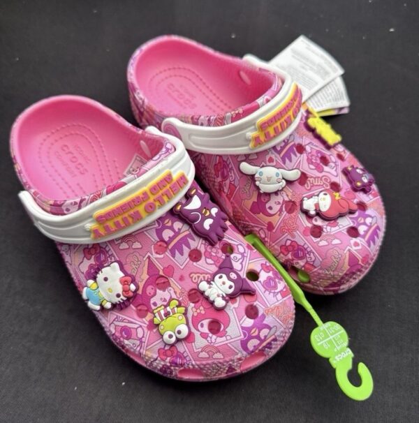 Crocs Classic Clog « Hello Kitty and Friends Pink Collage »