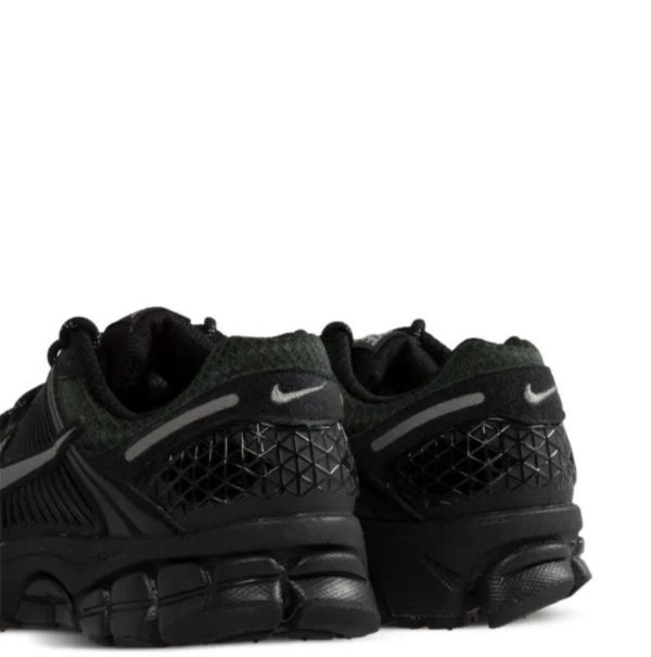 Nike Zoom Vomero 5 "Black Sequoia",